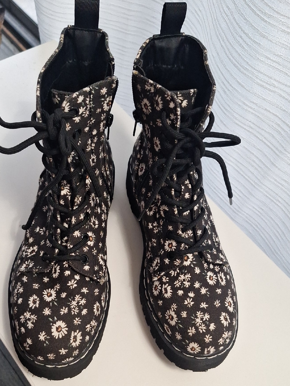 UNIONBAY Black Floral Lace-Up Combat Boots with White Daisies